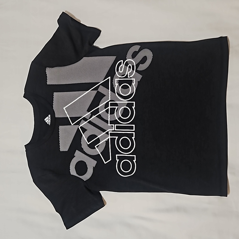 Kids athletic fabric adidas tee size 7